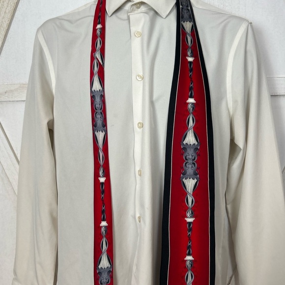 Elegant Red and Black Tie - Picture 5 of 5